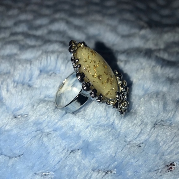 Flower Ring - Picture 3 of 3